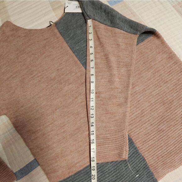 Luca Vanucci colorblock pullover sweater. - Picture 8 of 11